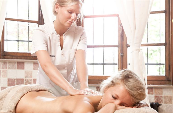 Full Body Massage with Essential Oils 80'