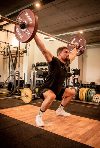 Weightlifting Very-fit-male-performing-a-squat-snatch.jpg