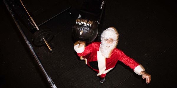 Maak kans op een jaarabonnement t.w.v. € 1.140 Santa_throwing_wallball_to_camera.jpg