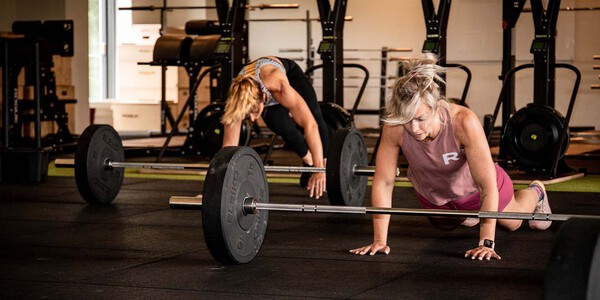 Fit, fitter, fitst. Nieuwjaarsactie 12 + 1 bar_facing_burpee.jpg